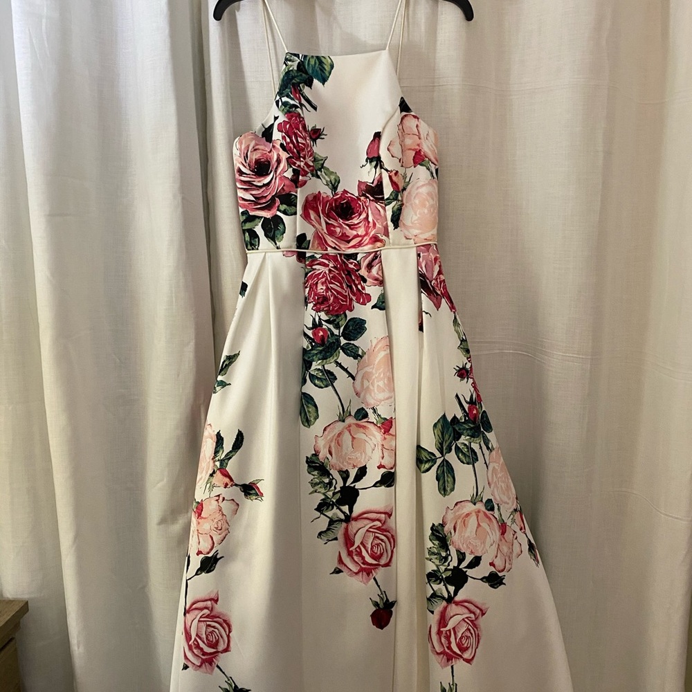 Beautiful floral prom dress!